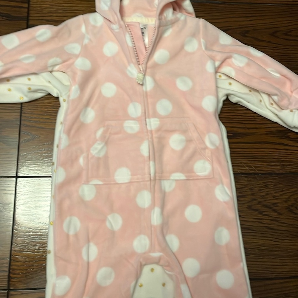 9 month Carter sleeper set. New with tags ( 2 pieces)